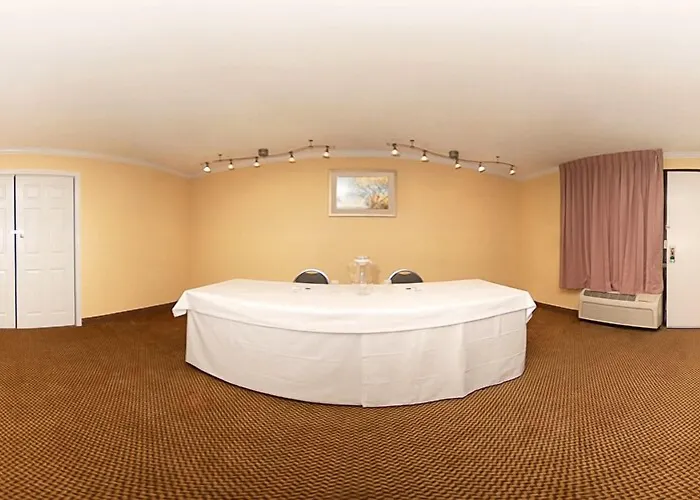 Travelodge By Wyndham Lodge North Charleston
